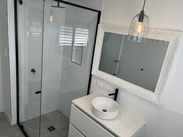 4 Port Clinton Avenue, Pacific Heights, QLD 4703