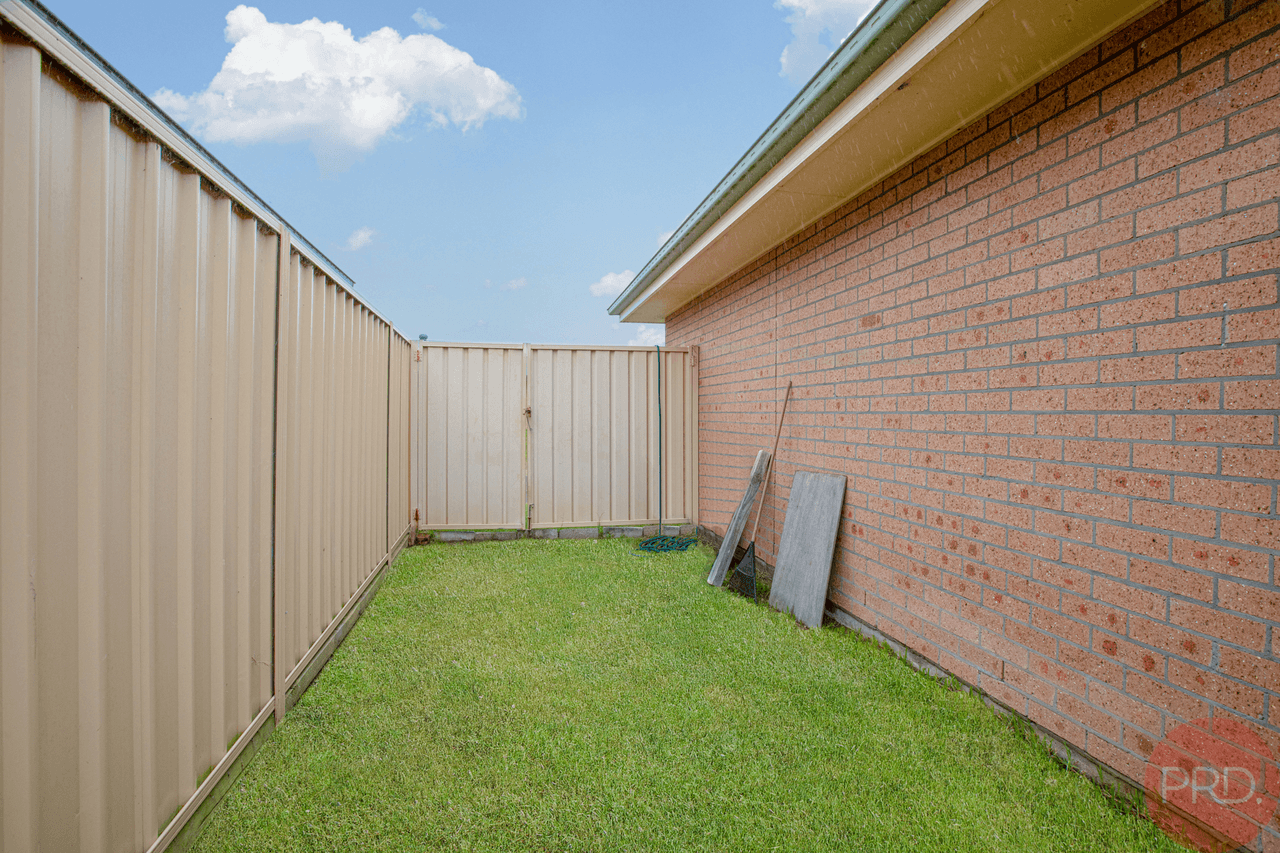 11 Strutt Crescent, METFORD, NSW 2323