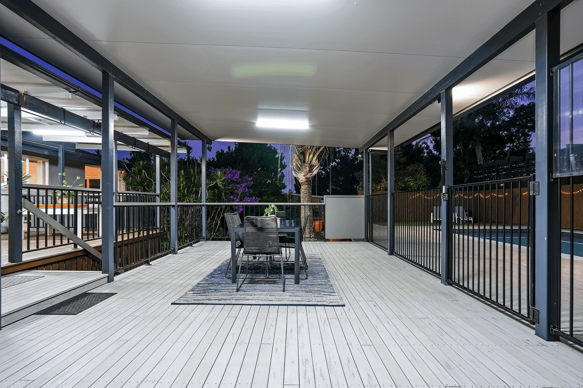 14 Lawrence Road, CHERMSIDE WEST, QLD 4032