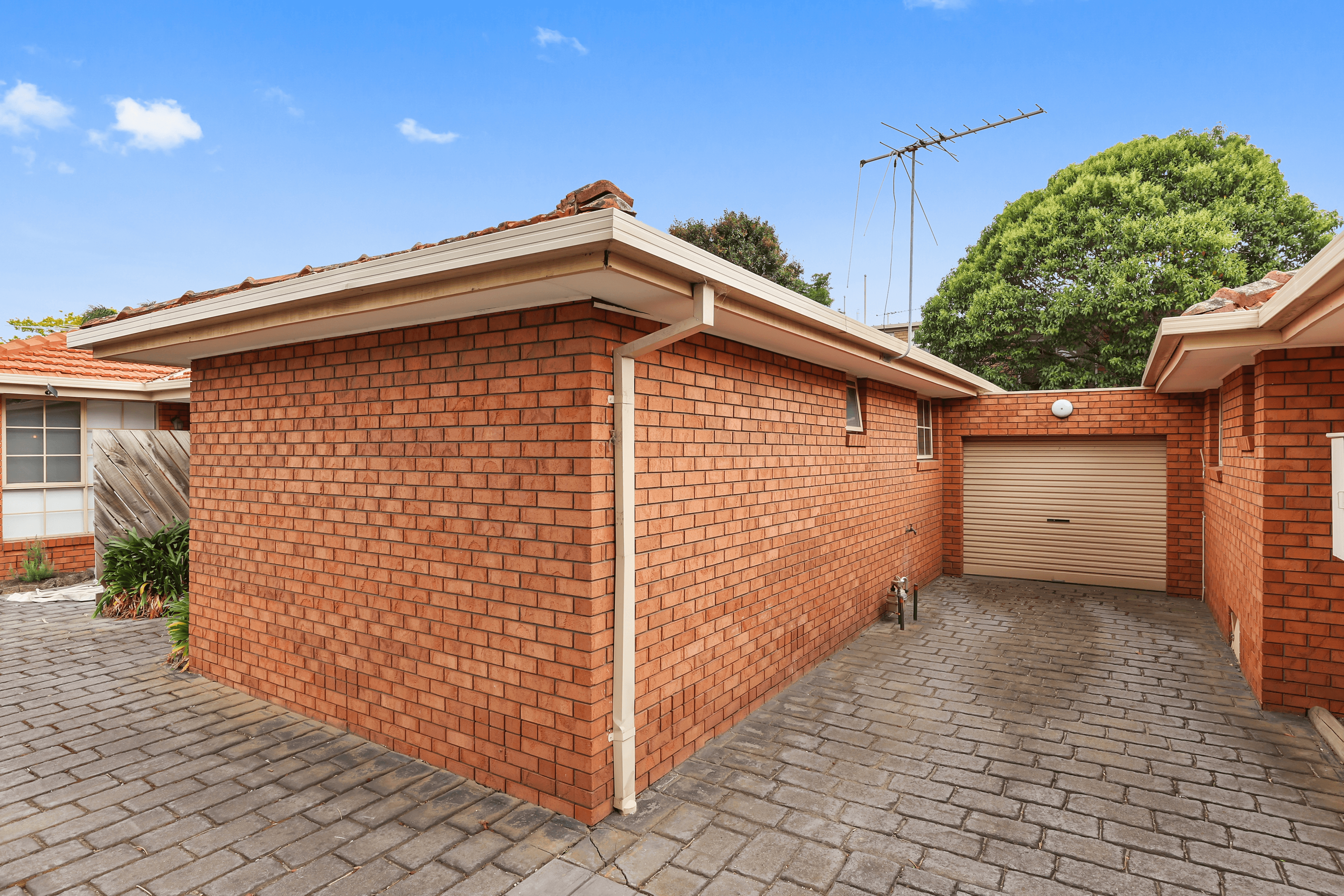 2/33 Grice Crescent, Essendon, VIC 3040