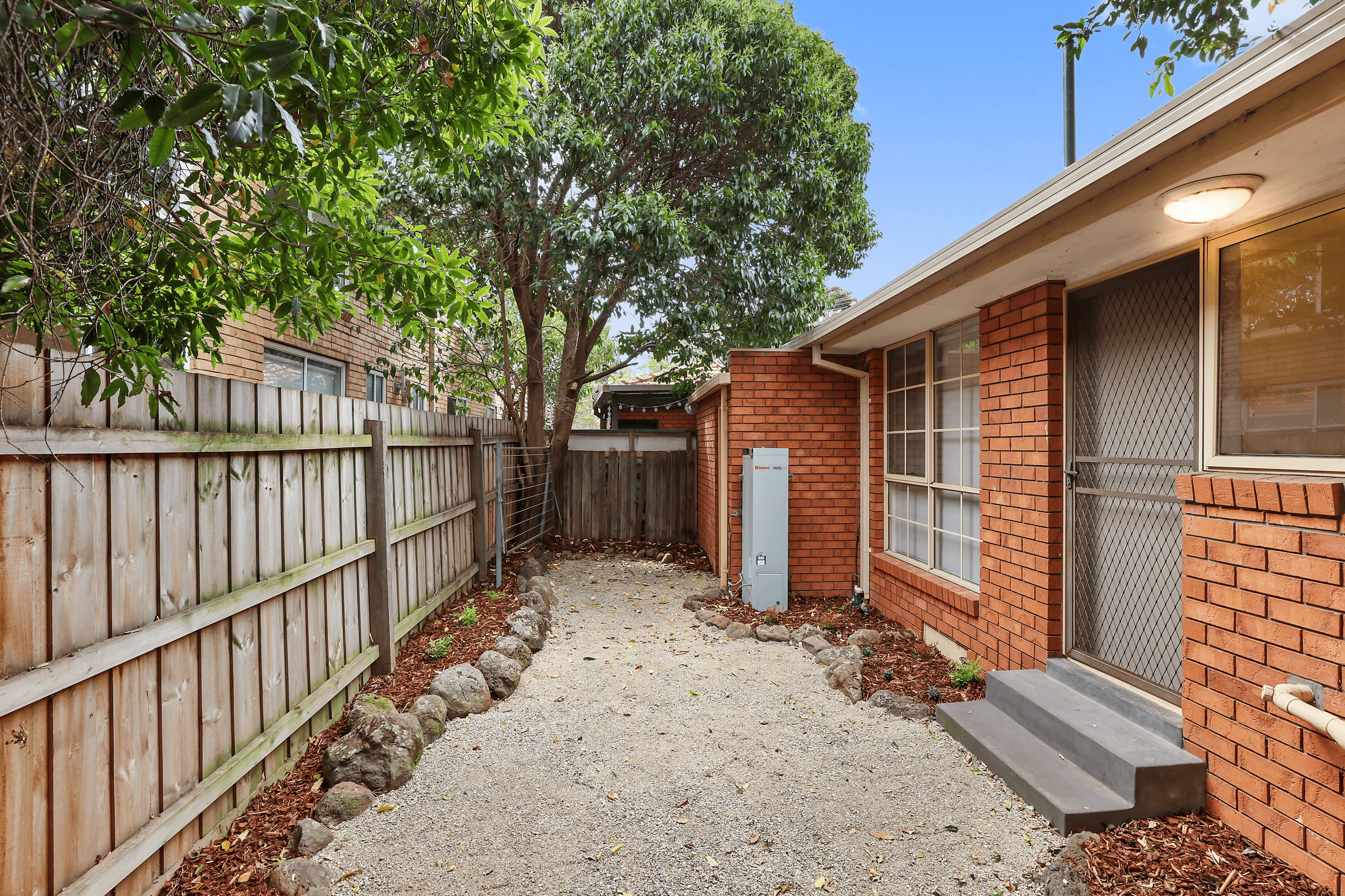 2/33 Grice Crescent, Essendon, VIC 3040