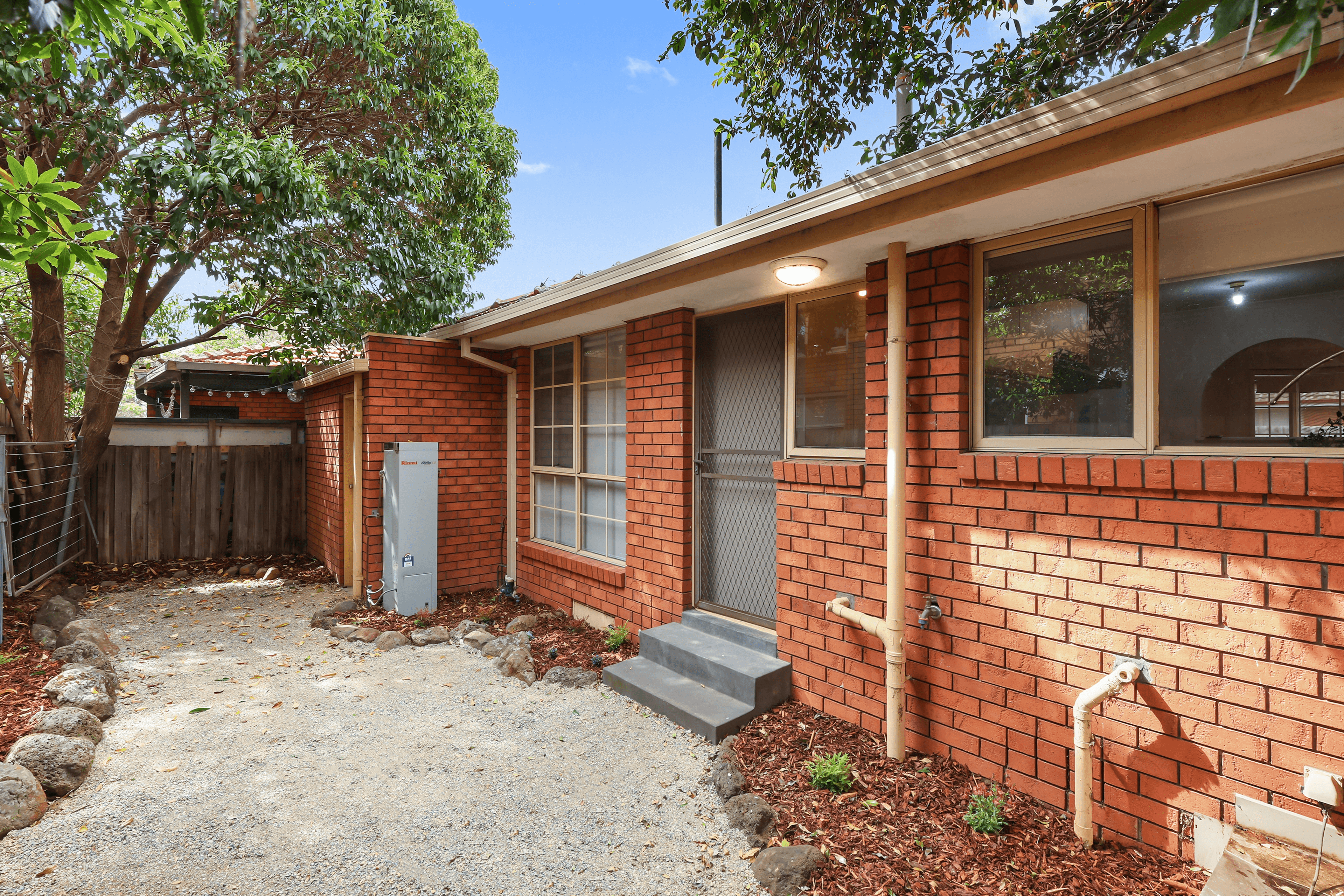 2/33 Grice Crescent, Essendon, VIC 3040