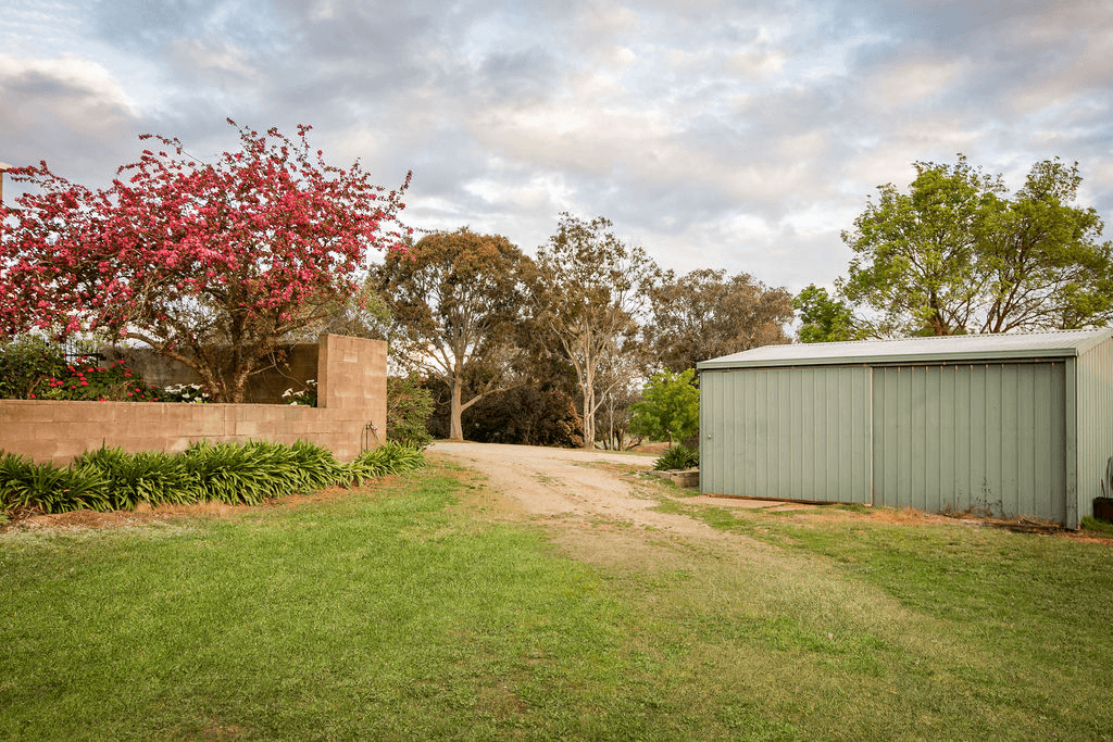 51 Old Sydney Road, Table Top, NSW 2640