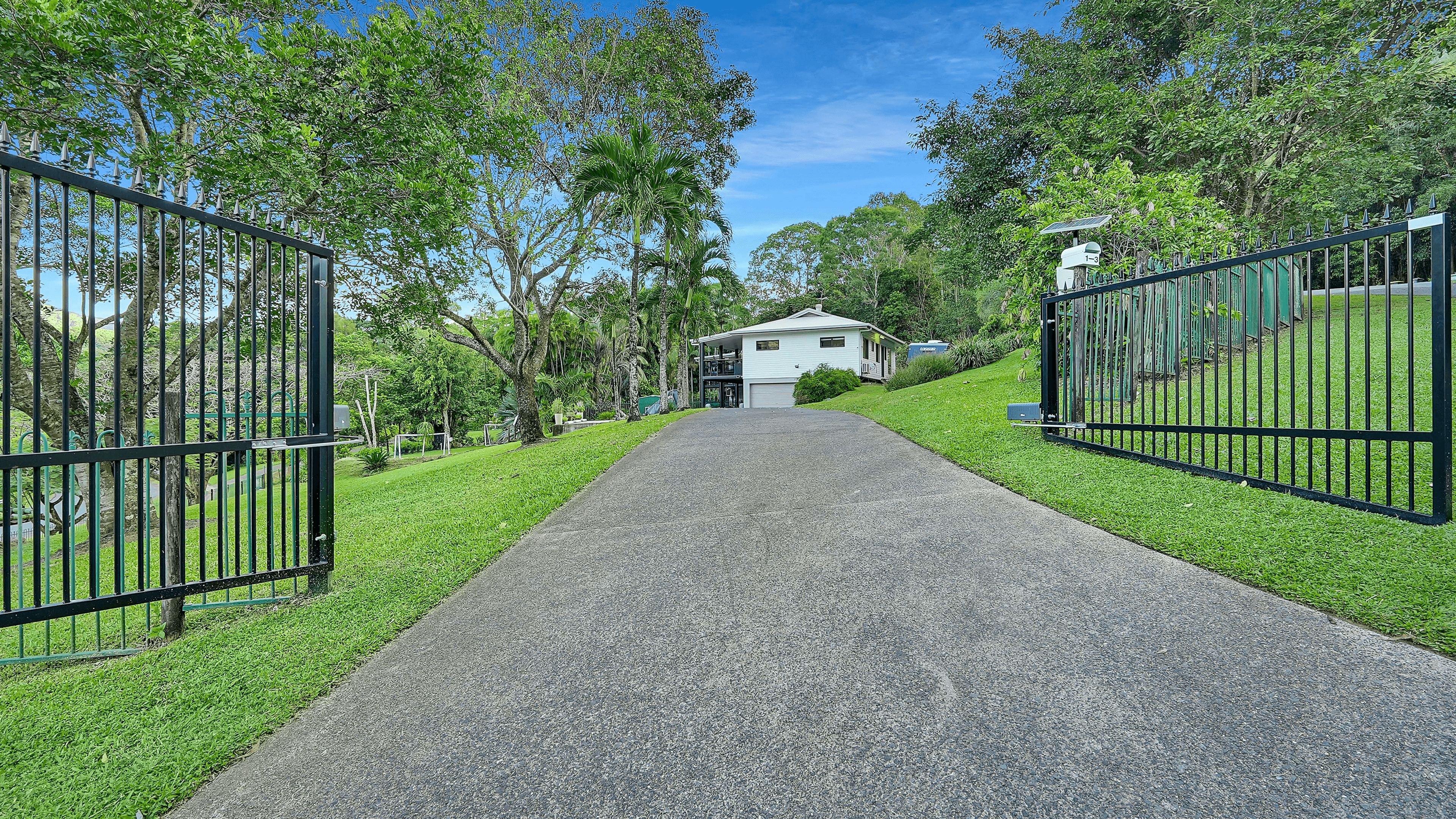 1-3 Beltana Close, Redlynch, QLD 4870