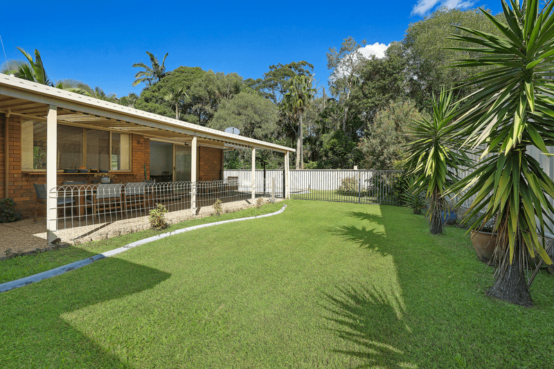 61  Poinsettia Avenue, MOOLOOLABA, QLD 4557