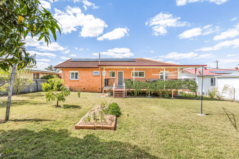 10 BLAXLAND STREET, EASTERN HEIGHTS, QLD 4305