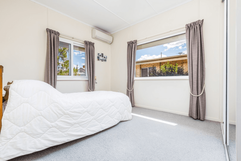 10 BLAXLAND STREET, EASTERN HEIGHTS, QLD 4305