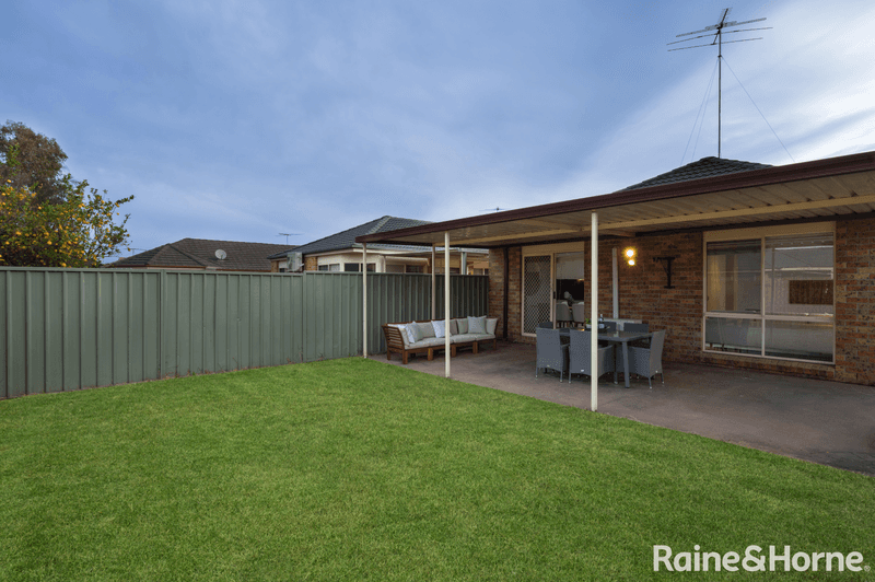 15 Bungonia Court, WATTLE GROVE, NSW 2173