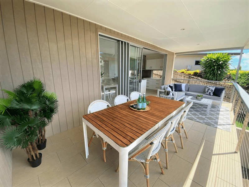 4 Torazzi Place, MOOROOBOOL, QLD 4870