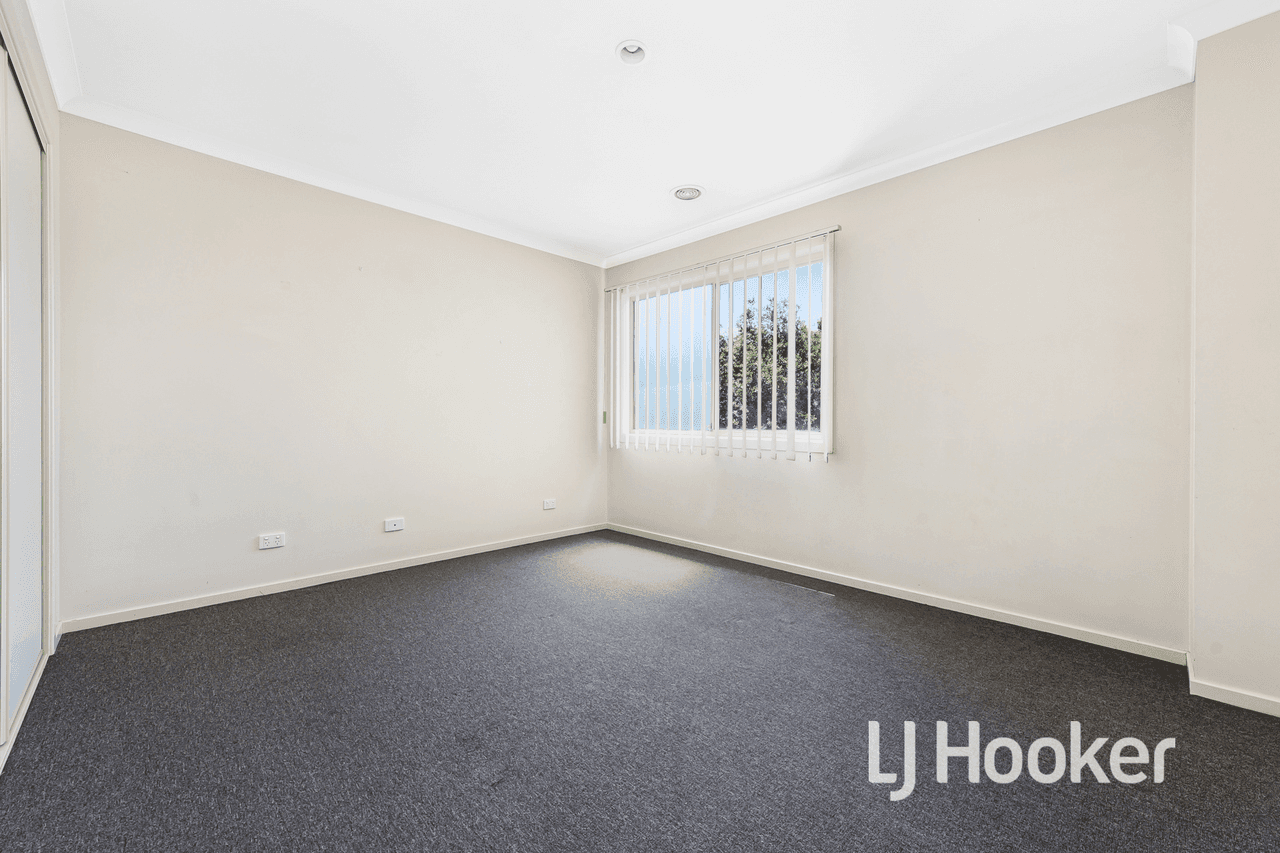 18 Melzak Way, BERWICK, VIC 3806