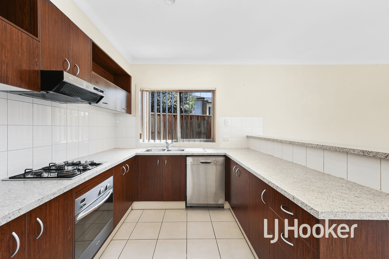 18 Melzak Way, BERWICK, VIC 3806