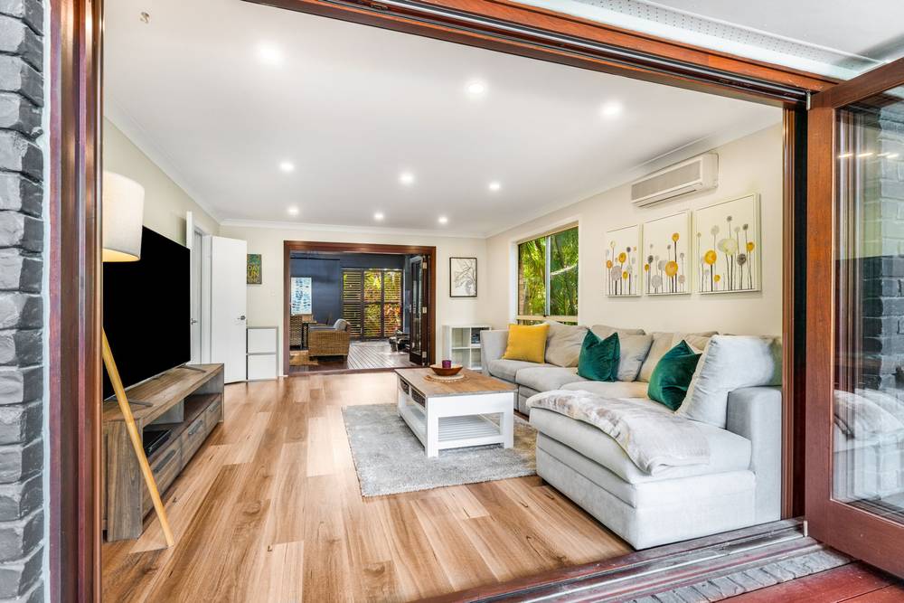 8 Spiro Court, MOUNT WARREN PARK, QLD 4207