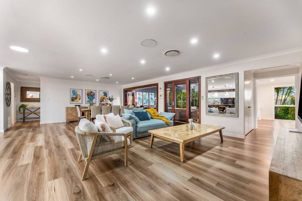 8 Spiro Court, MOUNT WARREN PARK, QLD 4207
