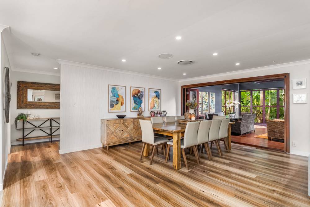 8 Spiro Court, MOUNT WARREN PARK, QLD 4207