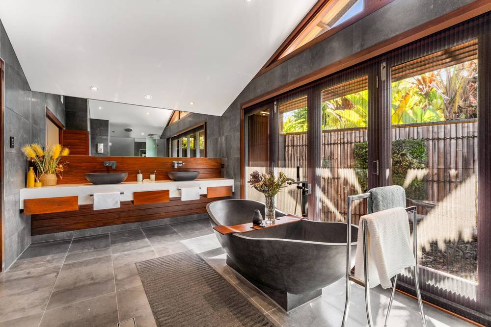 8 Spiro Court, MOUNT WARREN PARK, QLD 4207