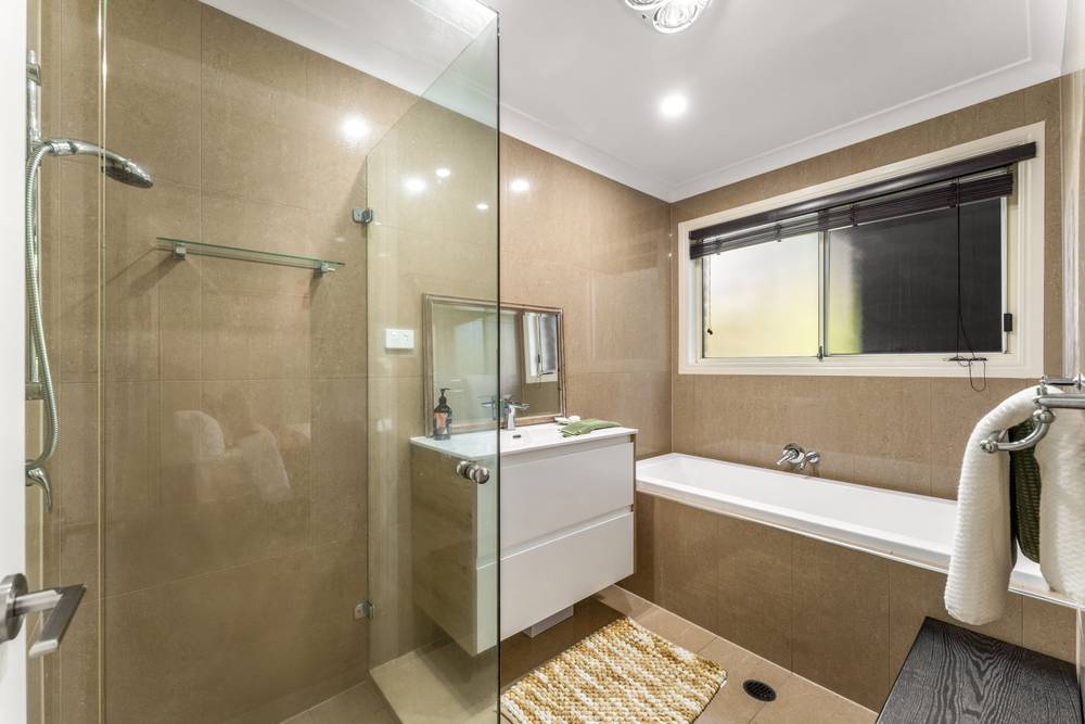 8 Spiro Court, MOUNT WARREN PARK, QLD 4207
