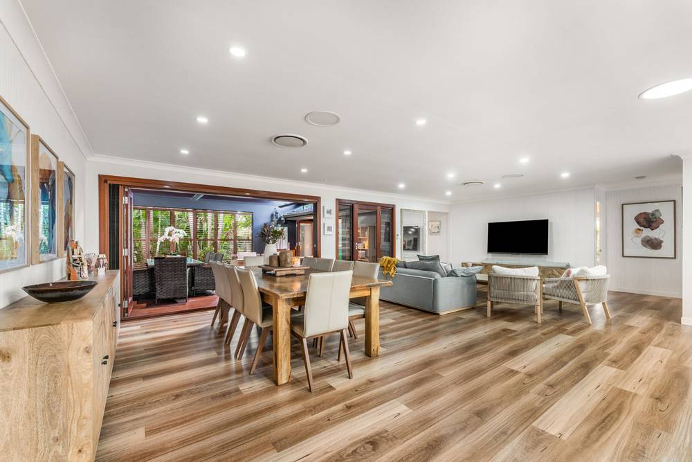8 Spiro Court, MOUNT WARREN PARK, QLD 4207