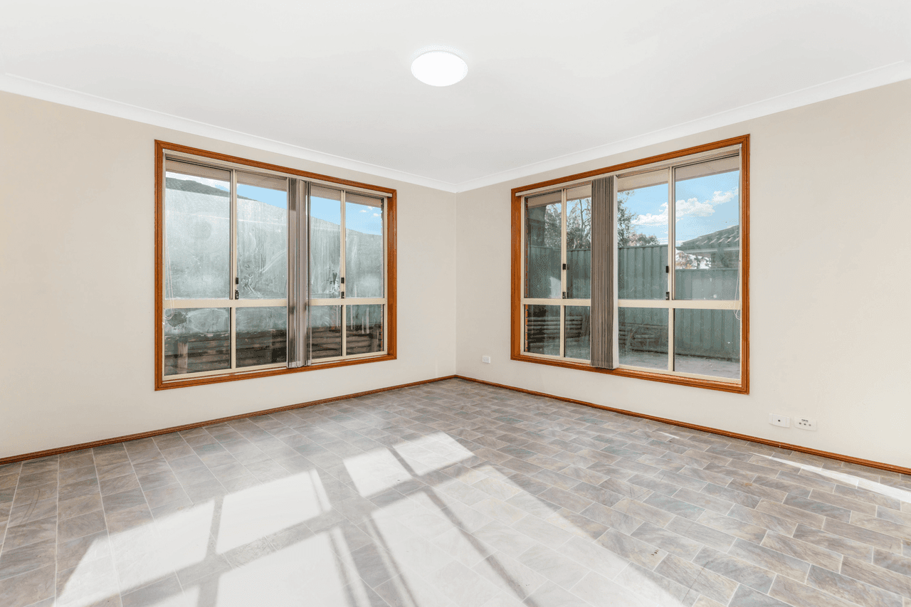 6 Tamworth Crescent, HOXTON PARK, NSW 2171