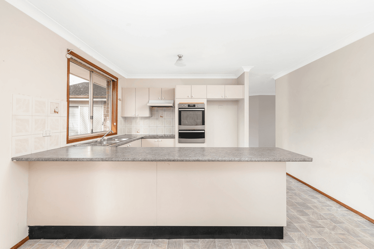 6 Tamworth Crescent, HOXTON PARK, NSW 2171