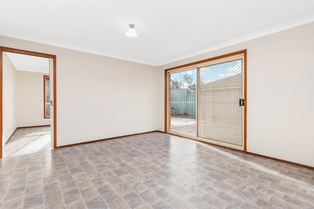 6 Tamworth Crescent, HOXTON PARK, NSW 2171