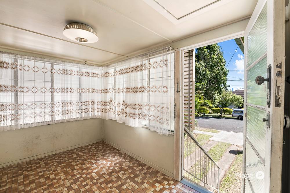 98 Molloy Road, Cannon Hill, QLD 4170