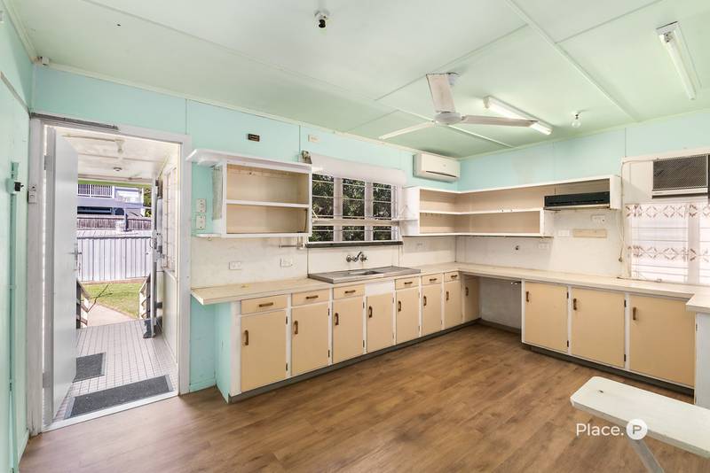 98 Molloy Road, Cannon Hill, QLD 4170