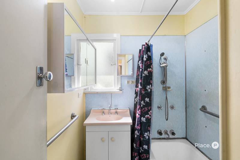 98 Molloy Road, Cannon Hill, QLD 4170