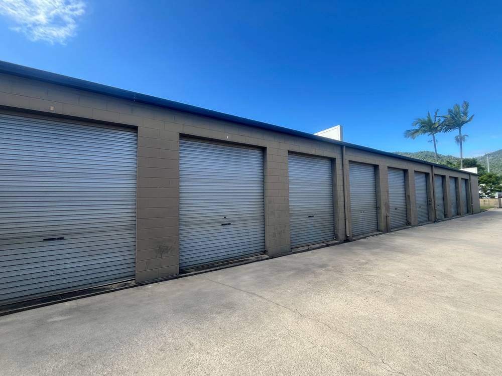 Lego Lockups/6 William Murray Drive, CANNONVALE, QLD 4802