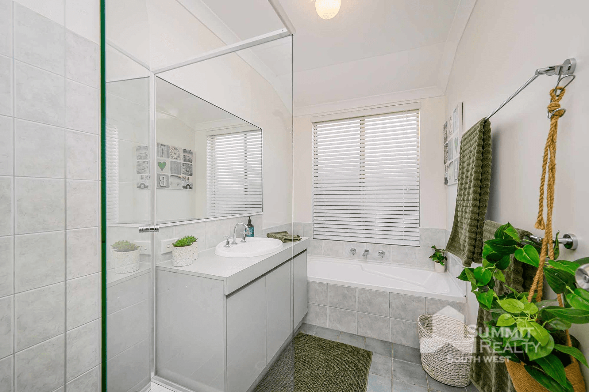 30 Macquarie Drive, Australind, WA 6233