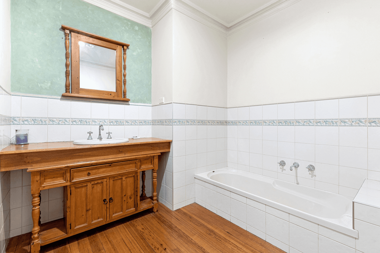 8 Larissa Close, ROMSEY, VIC 3434