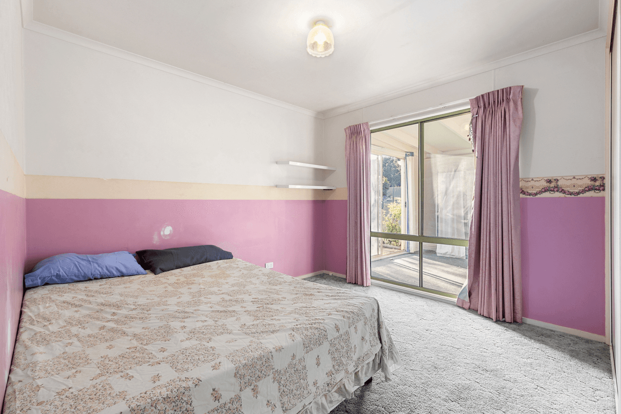 8 Larissa Close, ROMSEY, VIC 3434