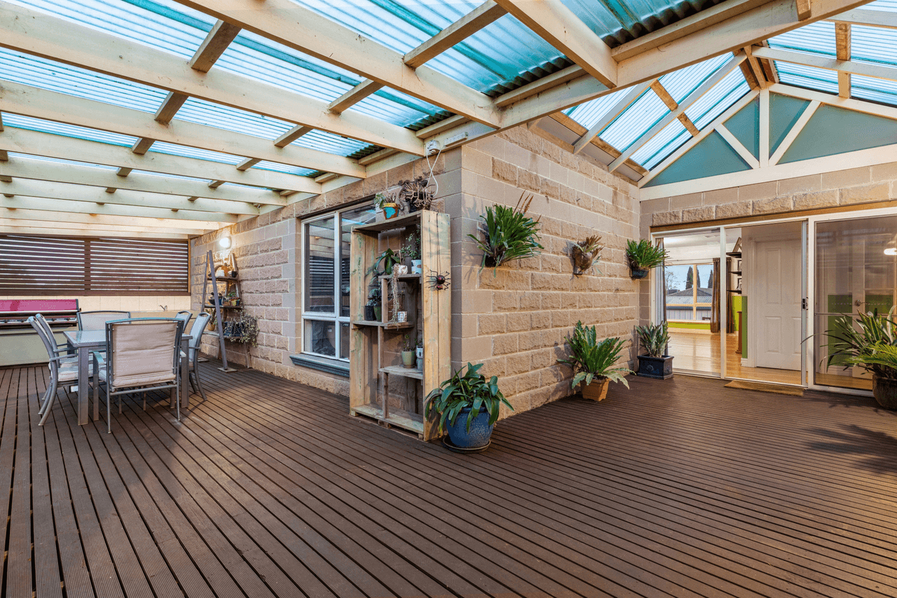 8 Larissa Close, ROMSEY, VIC 3434