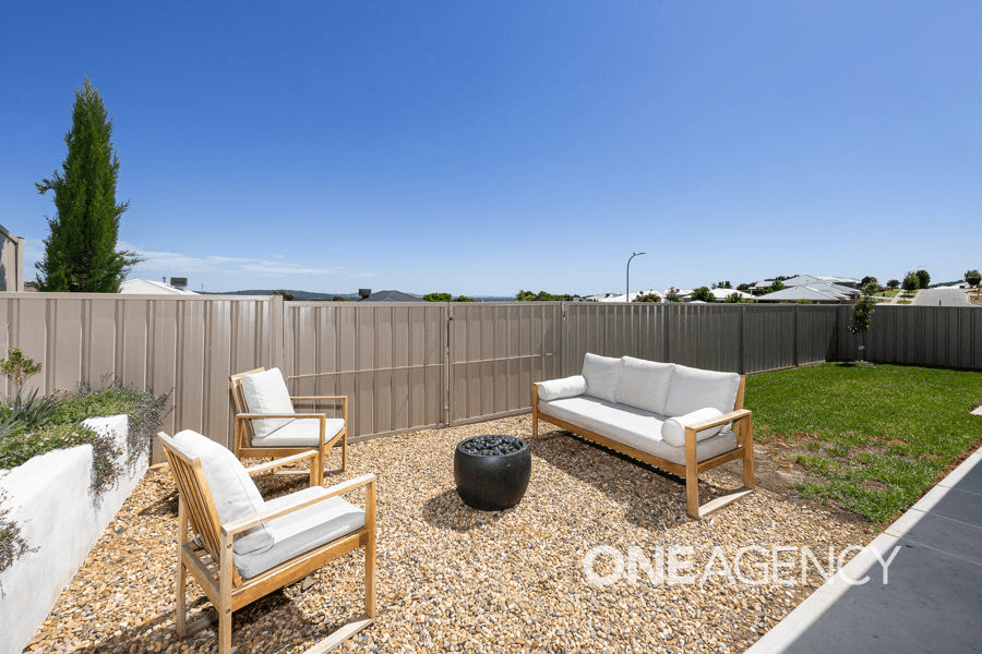 1/2 EXFORD LOOP, BOURKELANDS, NSW 2650