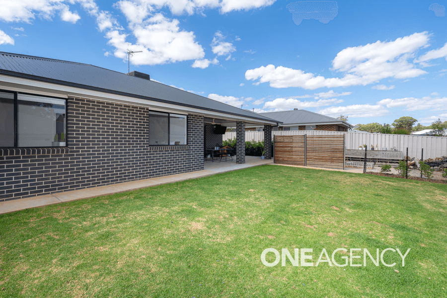 23 YENDA AVENUE, GOBBAGOMBALIN, NSW 2650