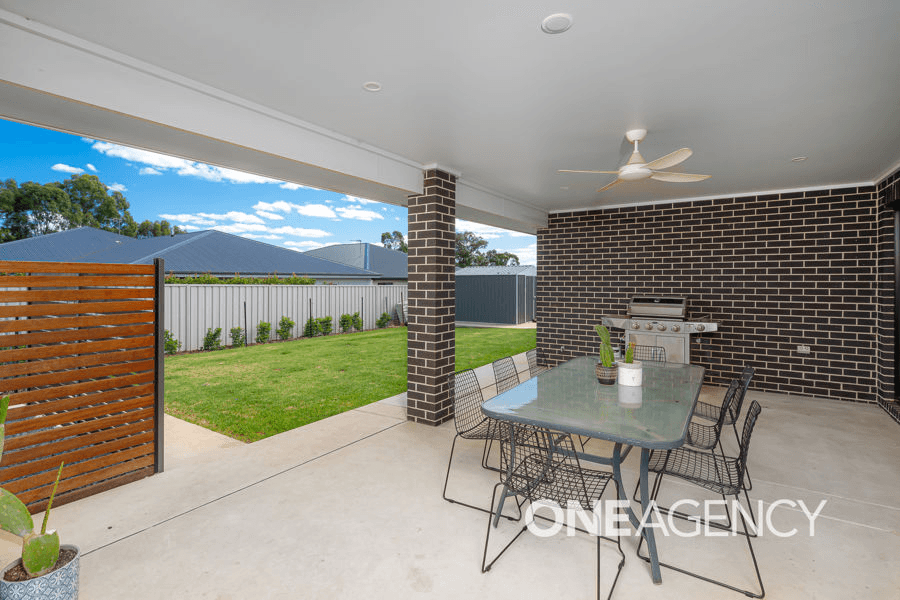 23 YENDA AVENUE, GOBBAGOMBALIN, NSW 2650