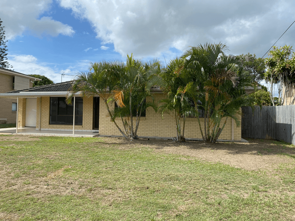 31 Moonbi Street, SCARNESS, QLD 4655