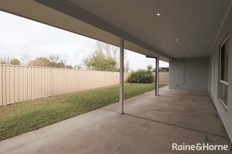 53 Durack Circuit, BOOROOMA, NSW 2650