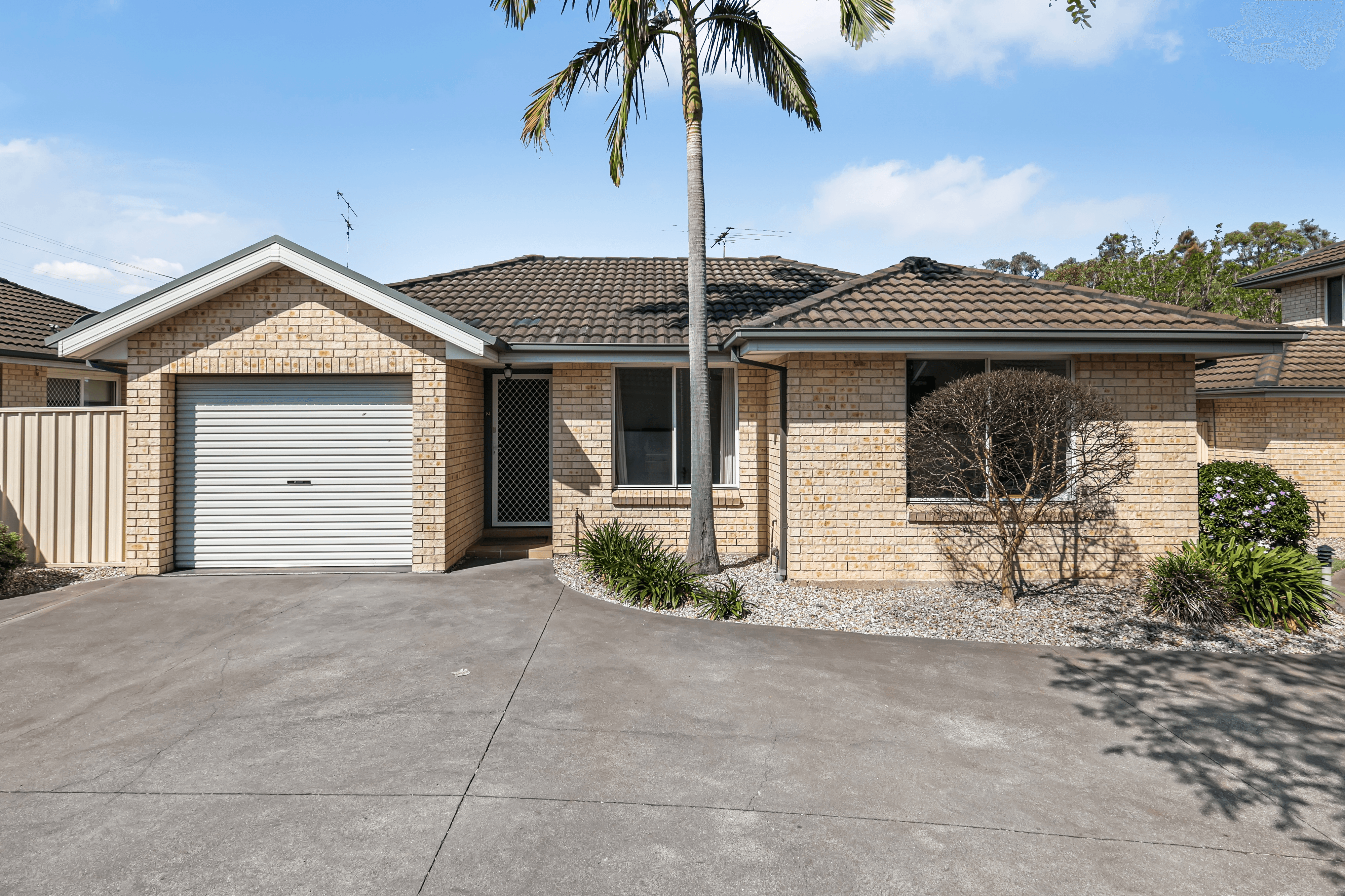 2/94 Adelaide Street, OXLEY PARK, NSW 2760