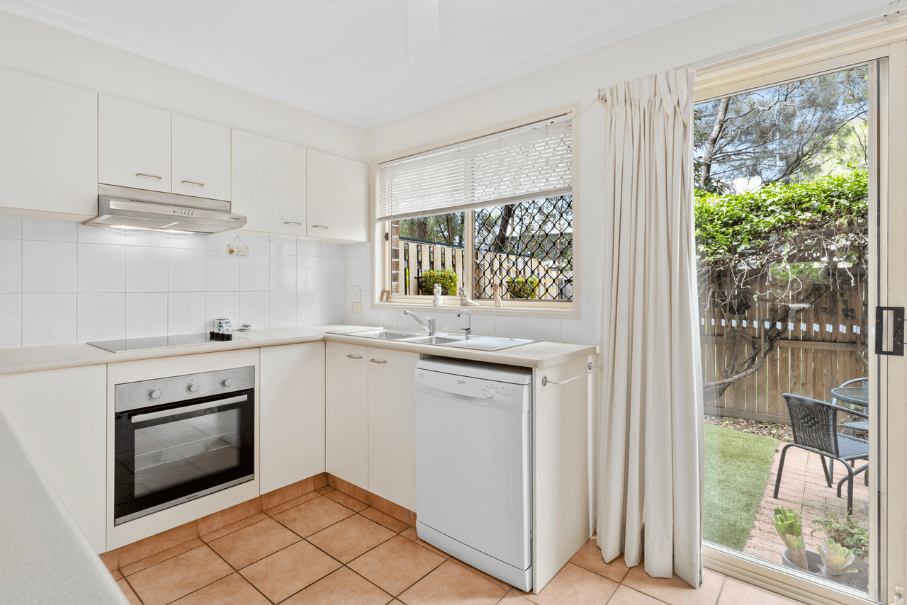 22/18 Bottlewood Court, BURLEIGH WATERS, QLD 4220