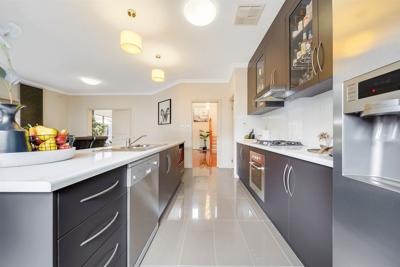 8 Kopoola Crescent, Gilles Plains, SA 5086