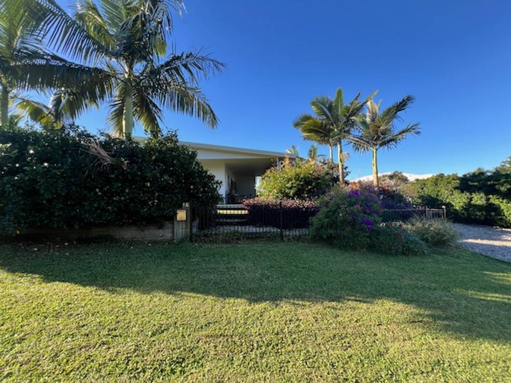 16 Spinnaker Street, South Mission Beach, QLD 4852