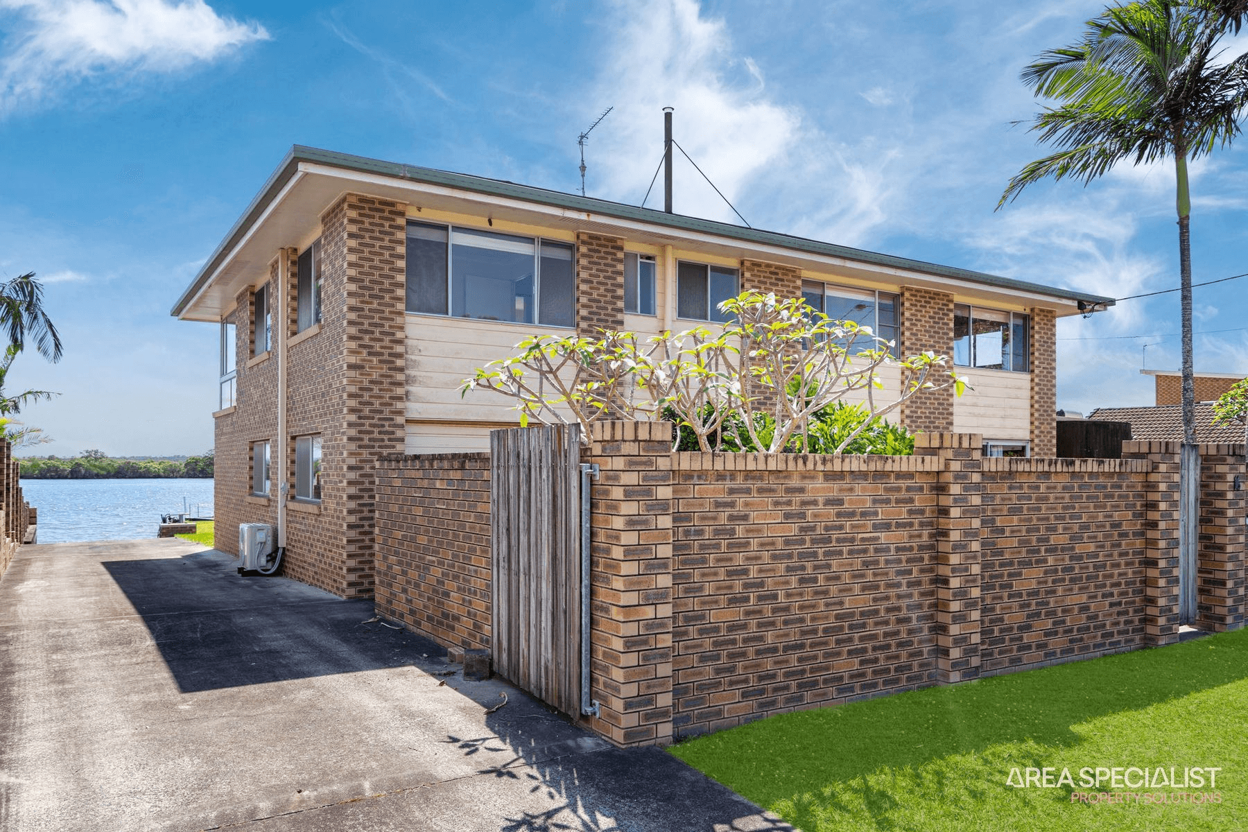 16 Esplanade, Jacobs Well, QLD 4208