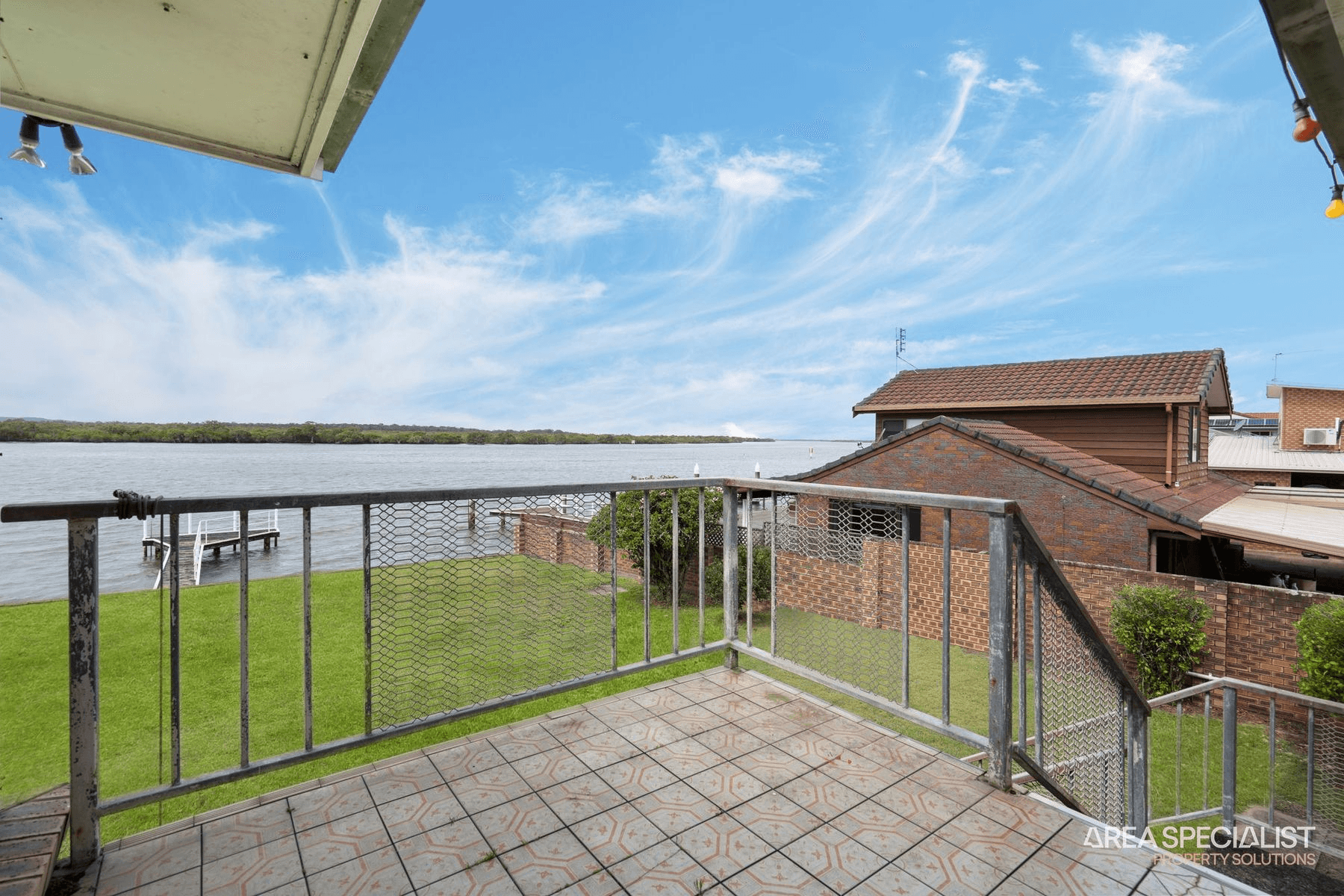 16 Esplanade, Jacobs Well, QLD 4208