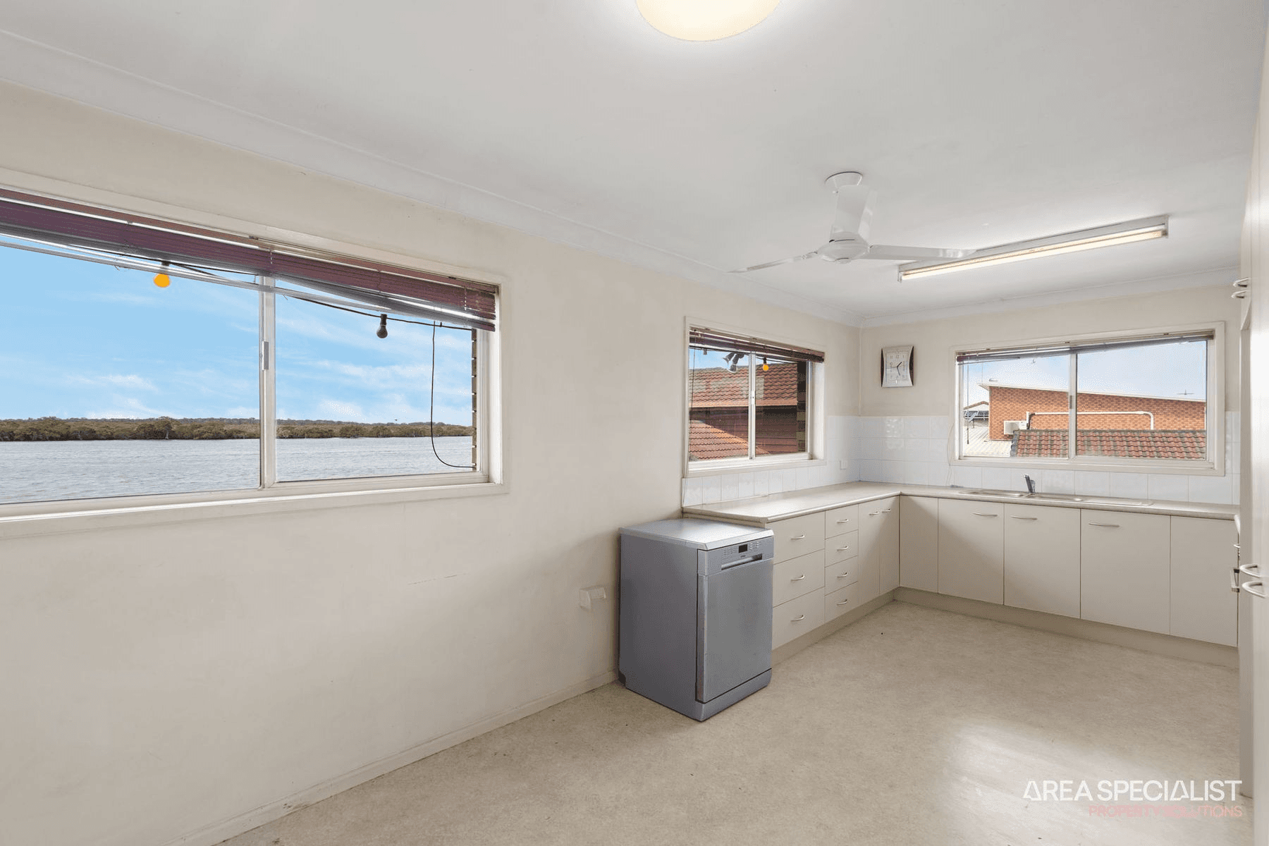 16 Esplanade, Jacobs Well, QLD 4208