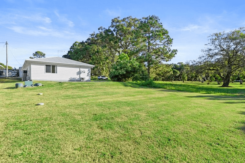 19 Robert Street, RUSSELL ISLAND, QLD 4184