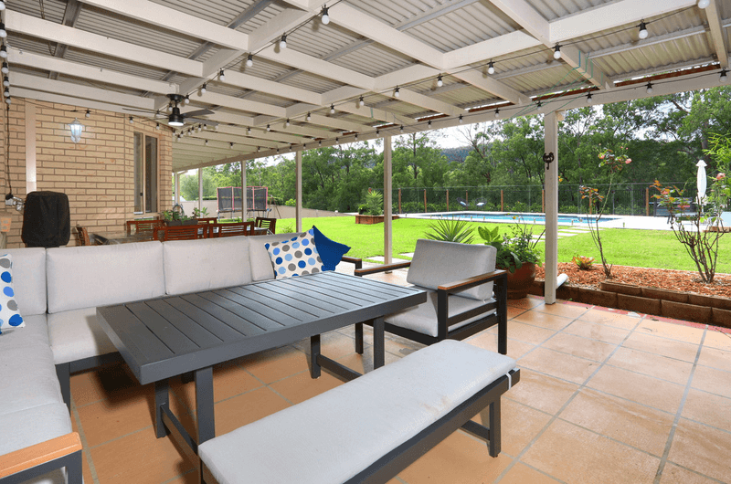 38 Mountain View Crest, MOUNT NATHAN, QLD 4211