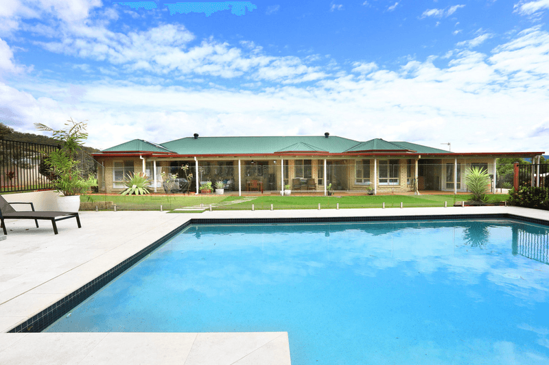 38 Mountain View Crest, MOUNT NATHAN, QLD 4211