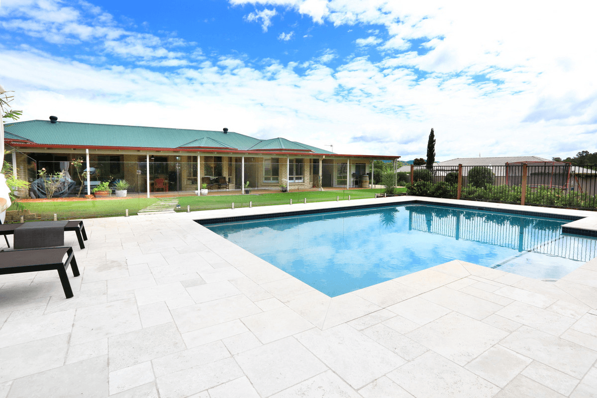 38 Mountain View Crest, MOUNT NATHAN, QLD 4211