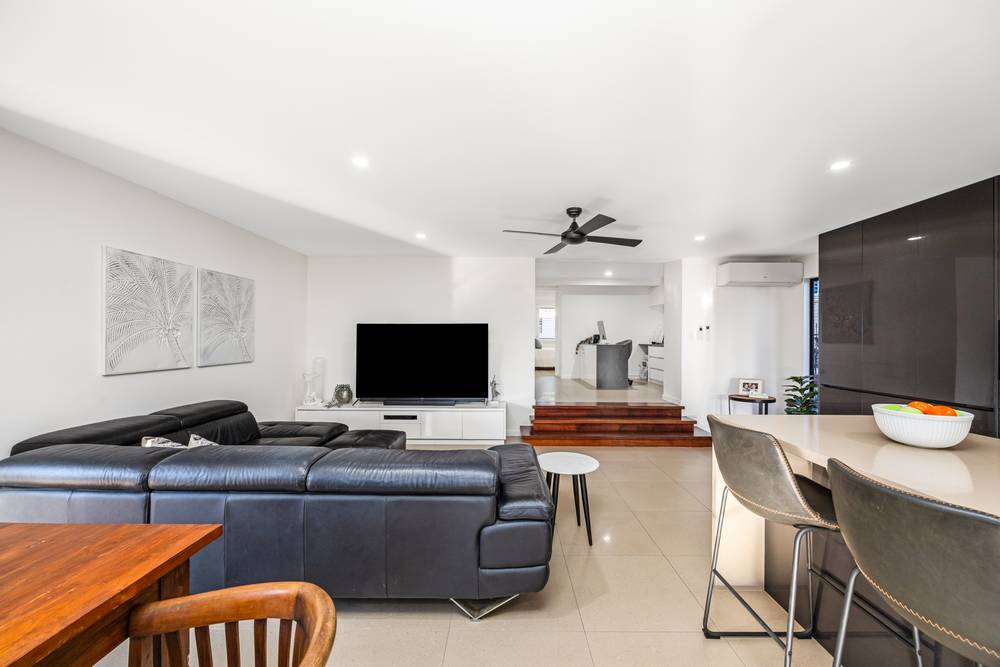 63 Scarborough Road, Redcliffe, QLD 4020