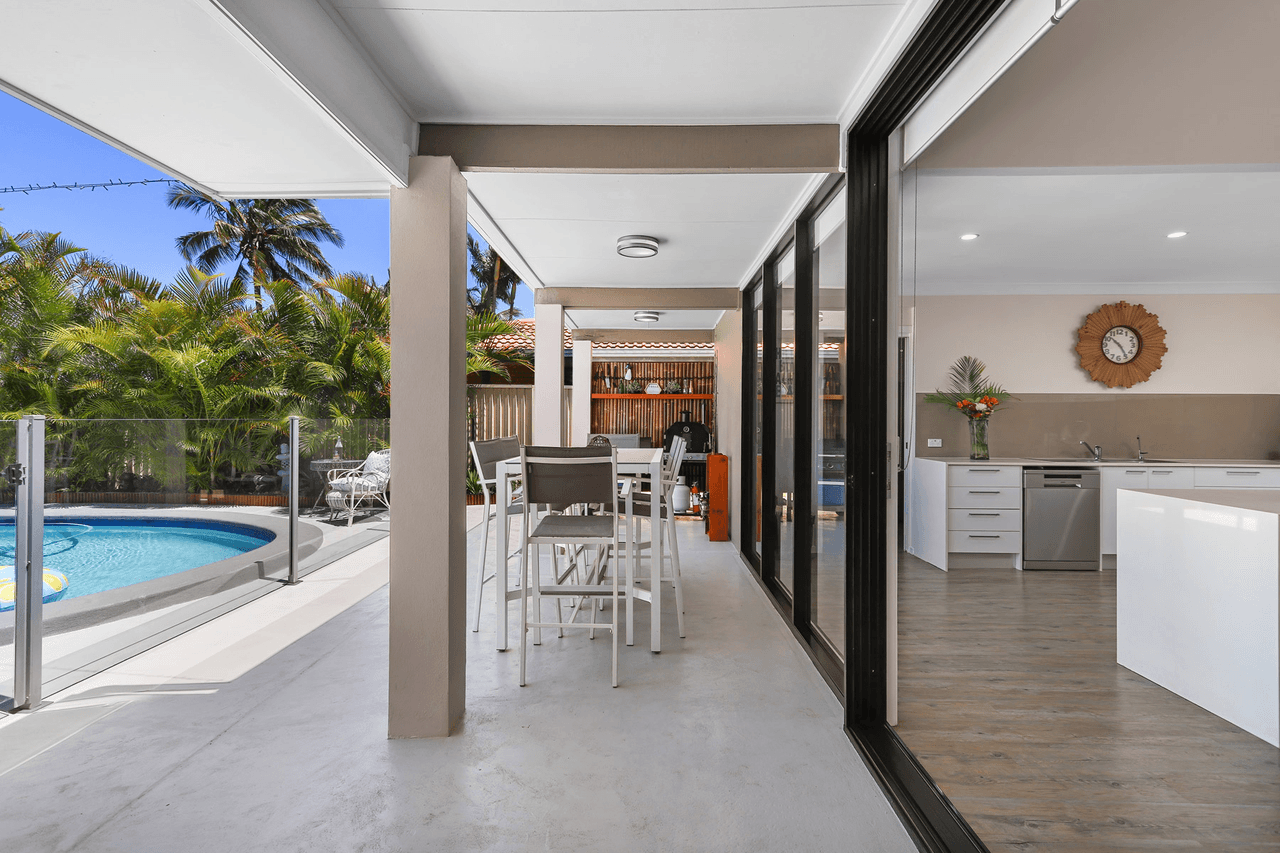 152 Tahiti Avenue, PALM BEACH, QLD 4221